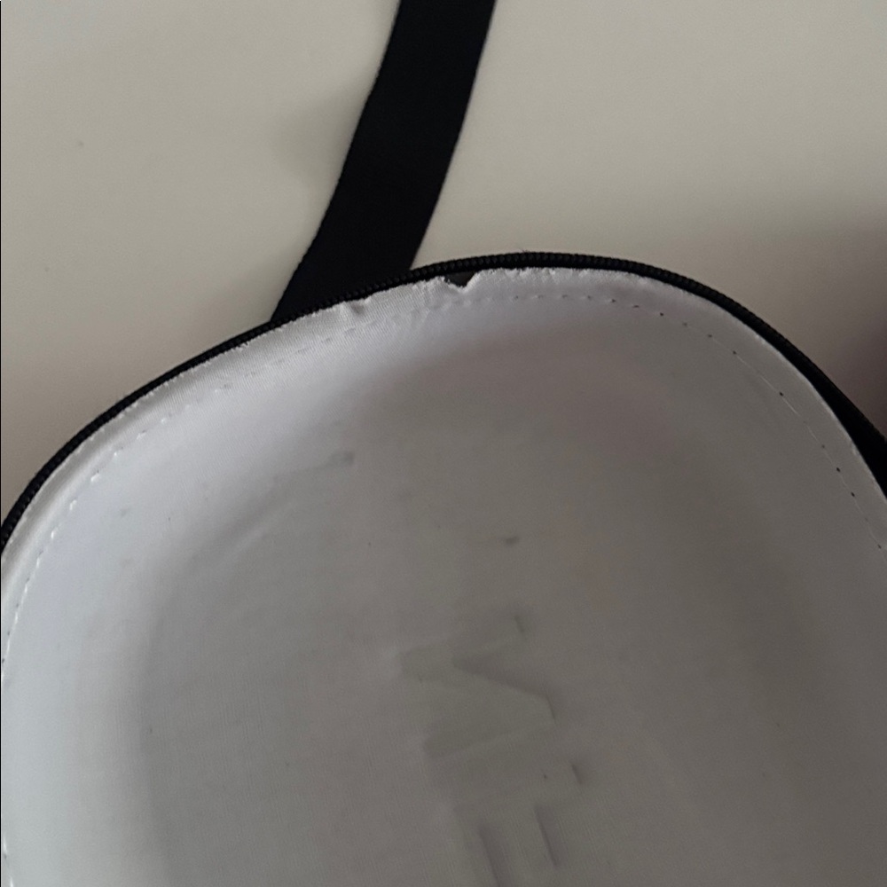 Nfinity Vibrant Red Shoe Case Euc - image 5